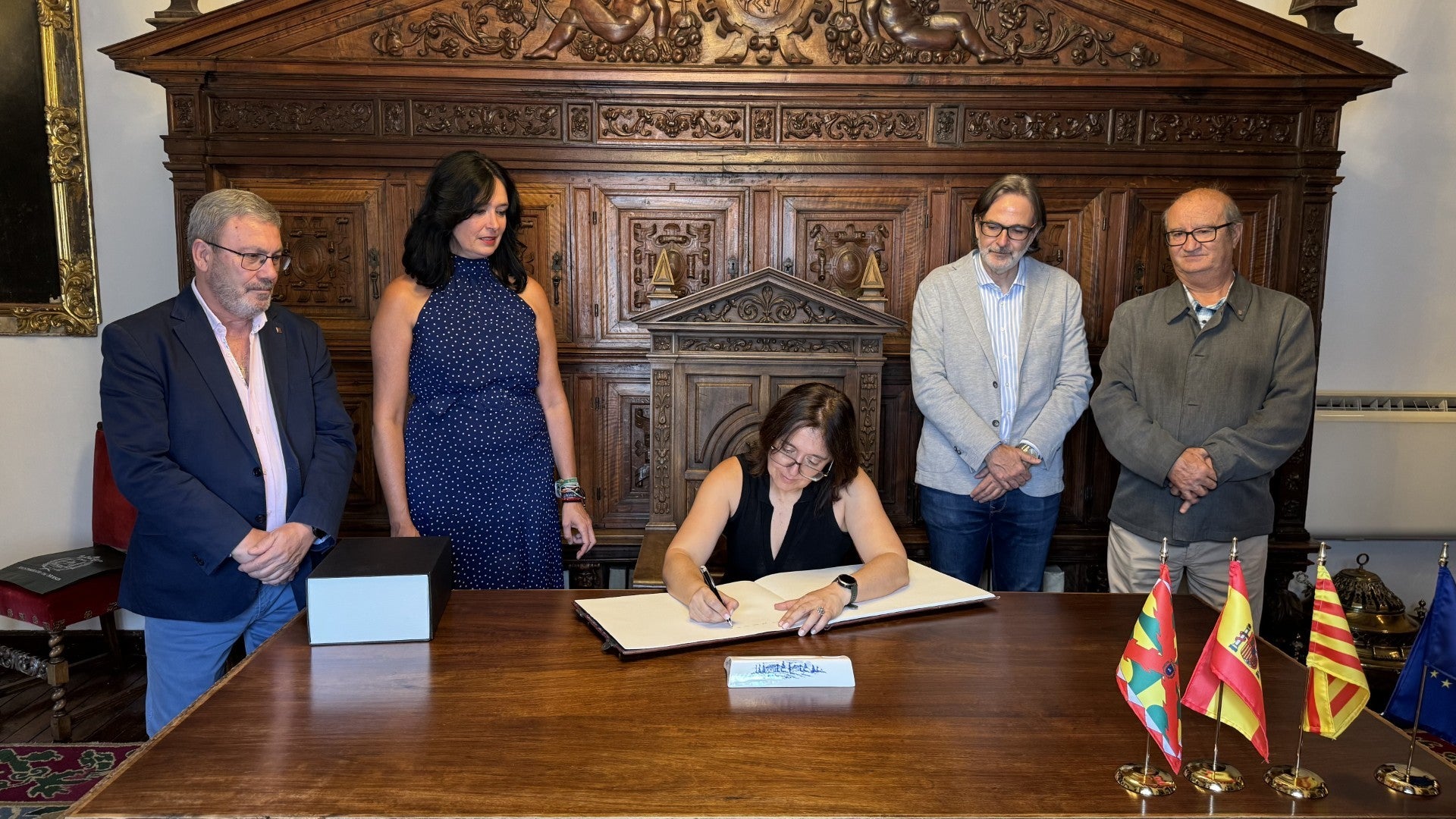 La consejera de Economía aborda los retos empresariales de Huesca en su visita al Ayuntamiento La consejera de Economía aborda los retos empresariales de Huesca en su visita al Ayuntamiento
