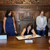 La consejera de Economía aborda los retos empresariales de Huesca en su visita al Ayuntamiento La consejera de Economía aborda los retos empresariales de Huesca en su visita al Ayuntamiento