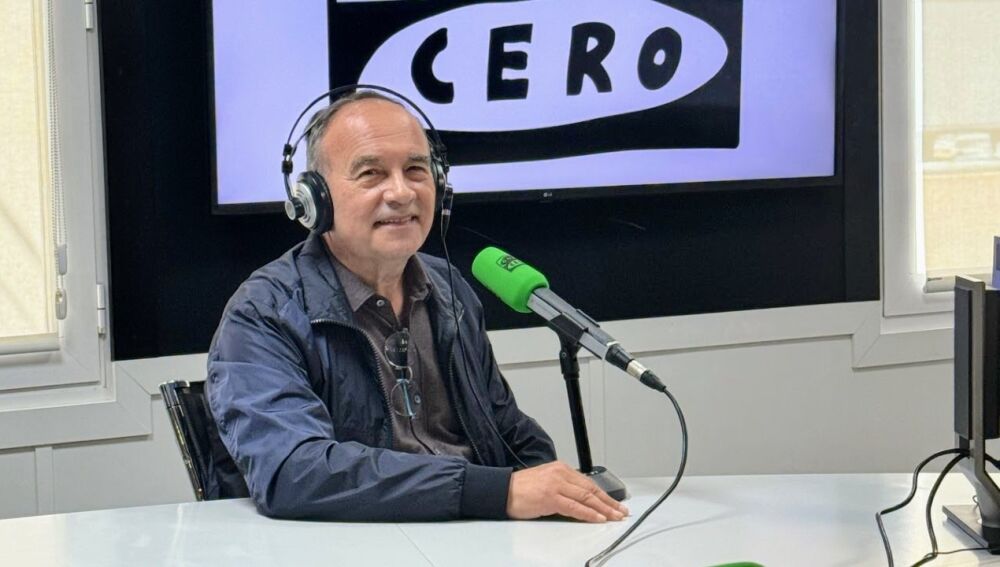 Jesús Gallardo, emocionat durant l'entrevista per parlar de la figura del seu germà Miguel Gallardo