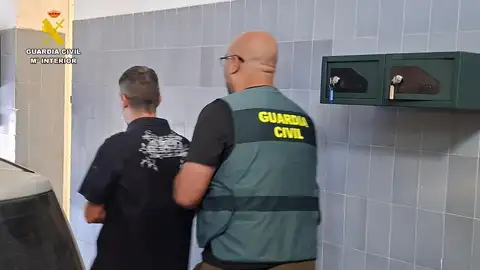 Detenido por un delito de robo con fuerza en Venta de Baños .