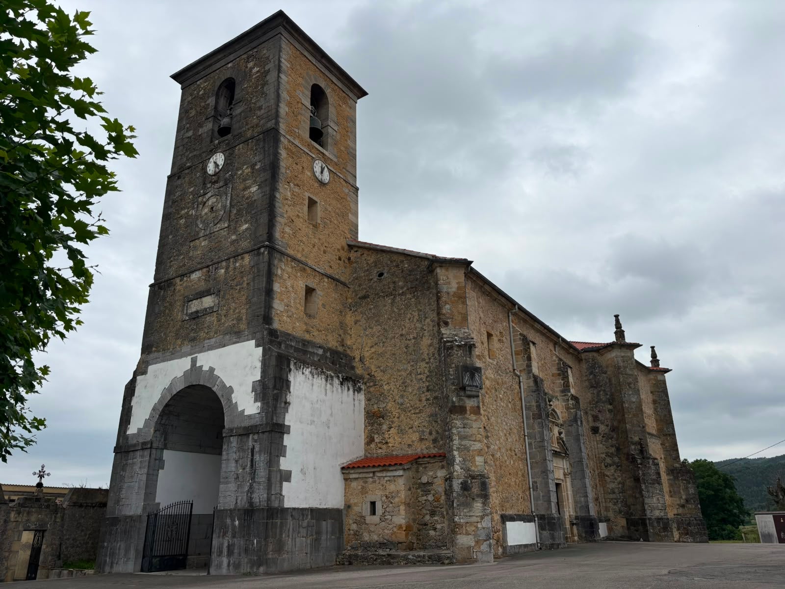 Los vecinos de Solórzano y Hazas de Cesto fuerzan la salida del párroco Los vecinos de Solórzano y Hazas de Cesto fuerzan la salida del párroco