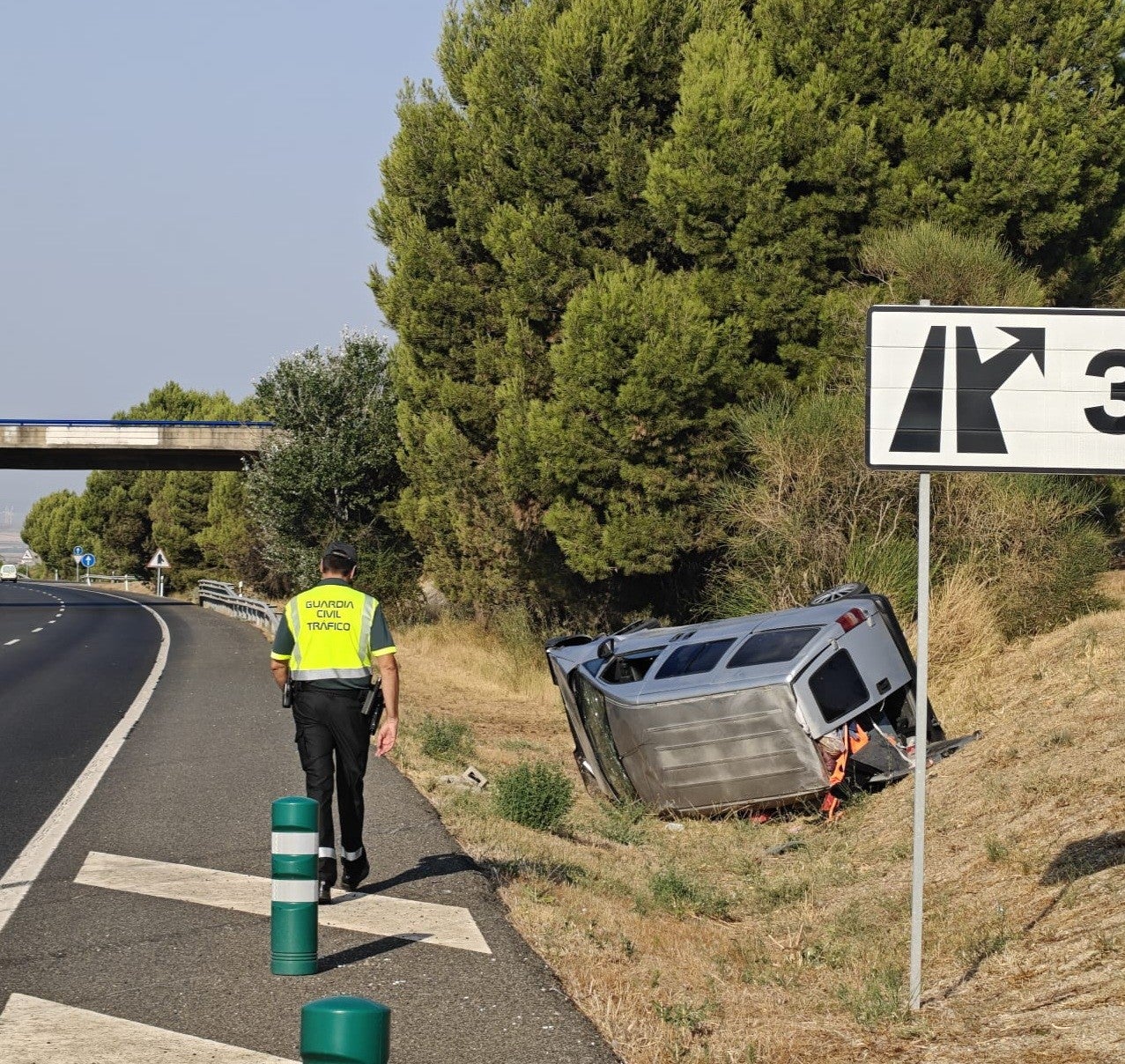 Un fallecido en la A-23 en Almudévar tras volcar su furgoneta Un fallecido en la A-23 en Almudévar tras volcar su furgoneta