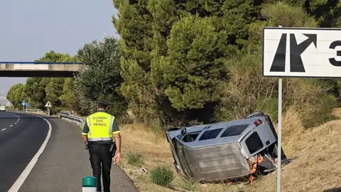 Un fallecido en la A-23 en Almudévar tras volcar su furgoneta Un fallecido en la A-23 en Almudévar tras volcar su furgoneta