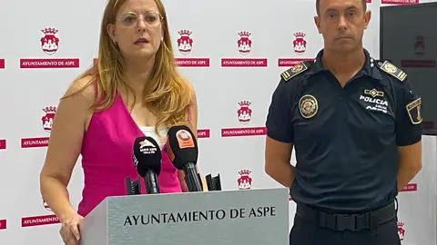 Presentación del dispositivo de seguridad para las Fiestas Patronales de Aspe, por parte de Rosa Ruiz y José Antonio Bernal. Presentación del dispositivo de seguridad para las Fiestas Patronales de Aspe, por parte de Rosa Ruiz y José Antonio Bernal.