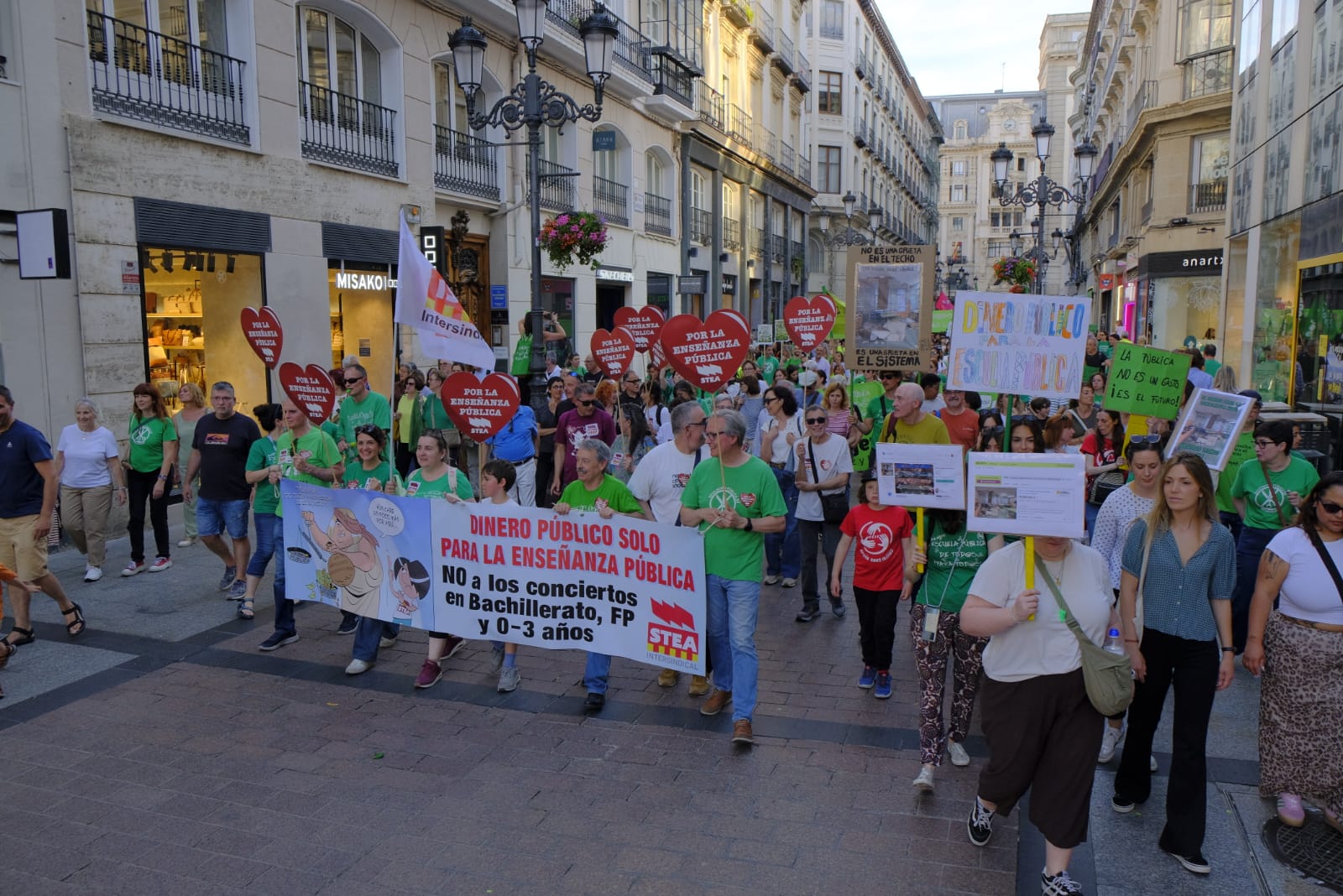 Los sindicatos critican la nueva orden de las extraescolares Los sindicatos critican la nueva orden de las extraescolares