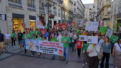 Los sindicatos critican la nueva orden de las extraescolares Manifestación por la educación pública en Zaragoza