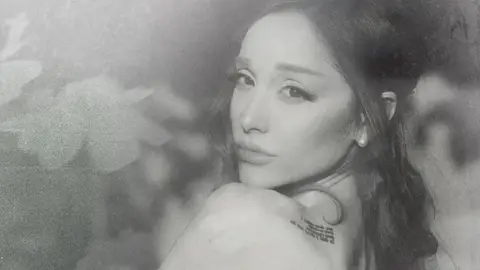 Imagen de Ariana Grande para 'petal' Imagen de Ariana Grande para 'petal'