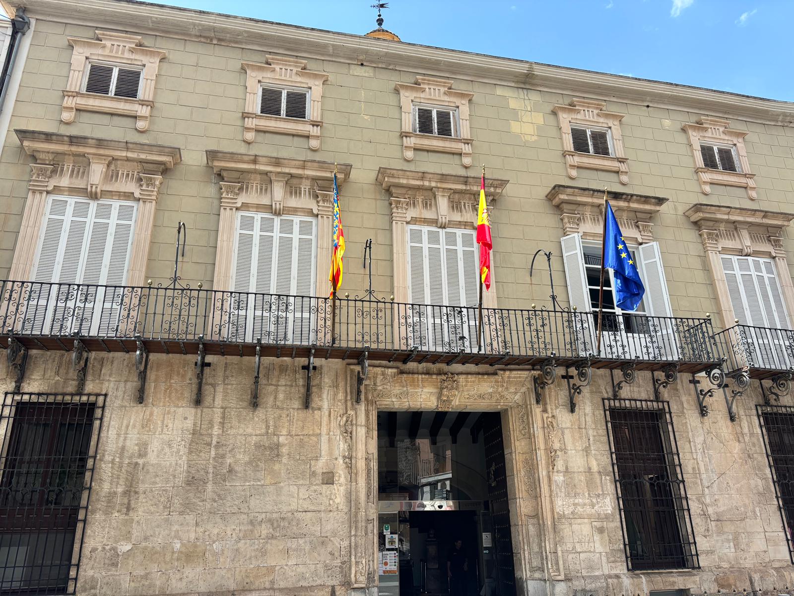 El Ayuntamiento de Orihuela movilizará antes de fin de año cerca de 2,5 millones de euros al comercio local con el Bono Consumo El Ayuntamiento de Orihuela movilizará antes de fin de año cerca de 2,5 millones de euros al comercio local con el Bono Consumo