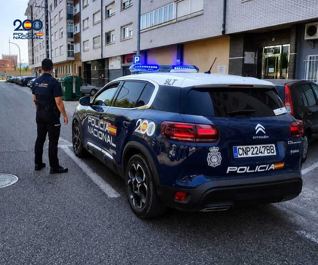 La Policía Nacional esclarece en Palencia dos hurtos cometidos mediante el "hurto cariñoso" La Policía Nacional esclarece en Palencia dos hurtos cometidos mediante el "hurto cariñoso"
