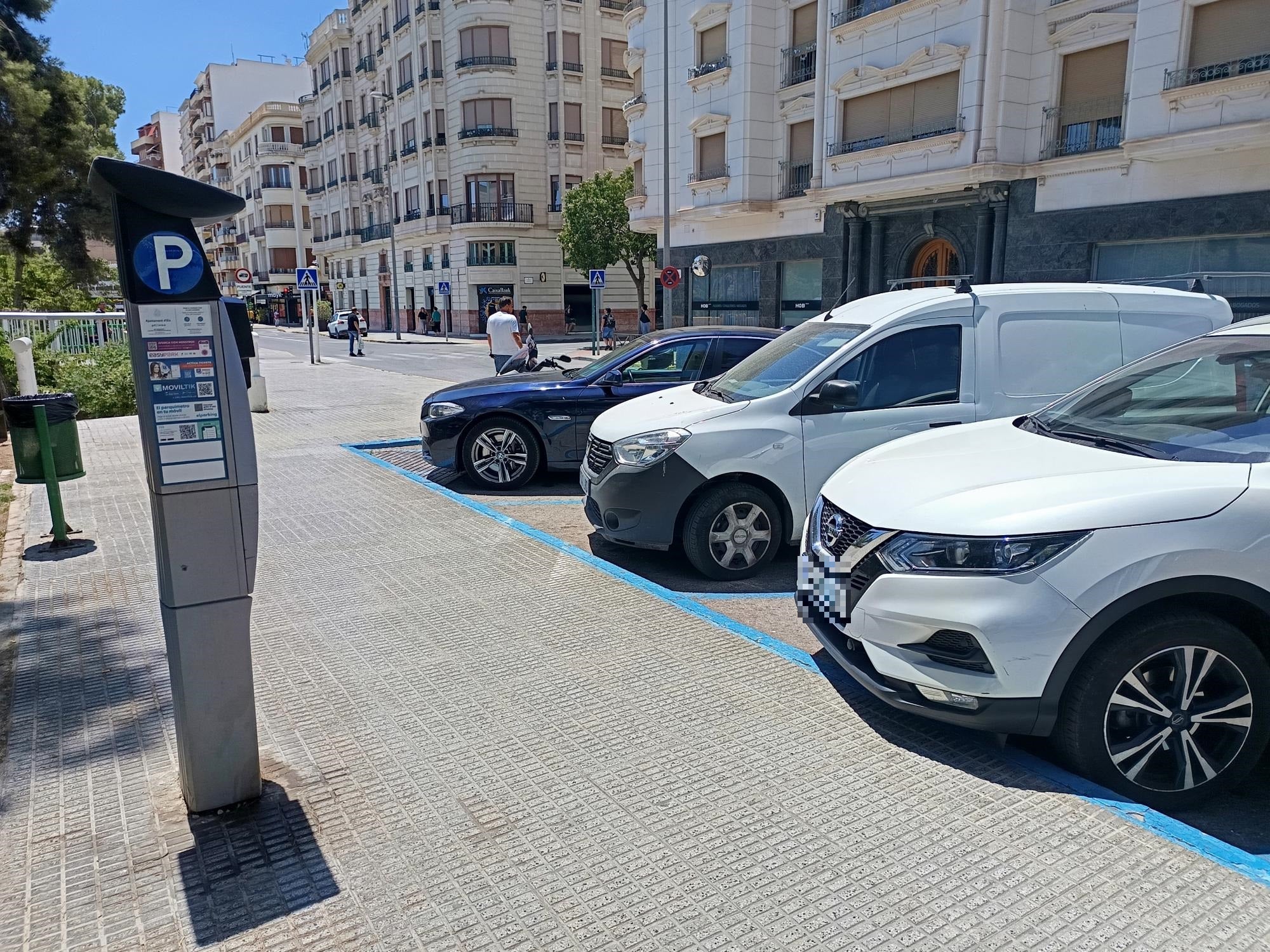 Elche activa la gratuidad del aparcamiento en zona azul durante el mes de agosto Elche activa la gratuidad del aparcamiento en zona azul durante el mes de agosto