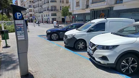 Imagen de archivo de zona azul de estacionamiento en Elche. Imagen de archivo de zona azul de estacionamiento en Elche.