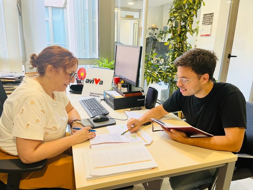 AVIVA Finestrat recibe una subvención de la Generalitat para seguir impulsando la promoción y el uso del valencià AVIVA Finestrat recibe una subvención de la Generalitat para seguir impulsando la promoción y el uso del valencià