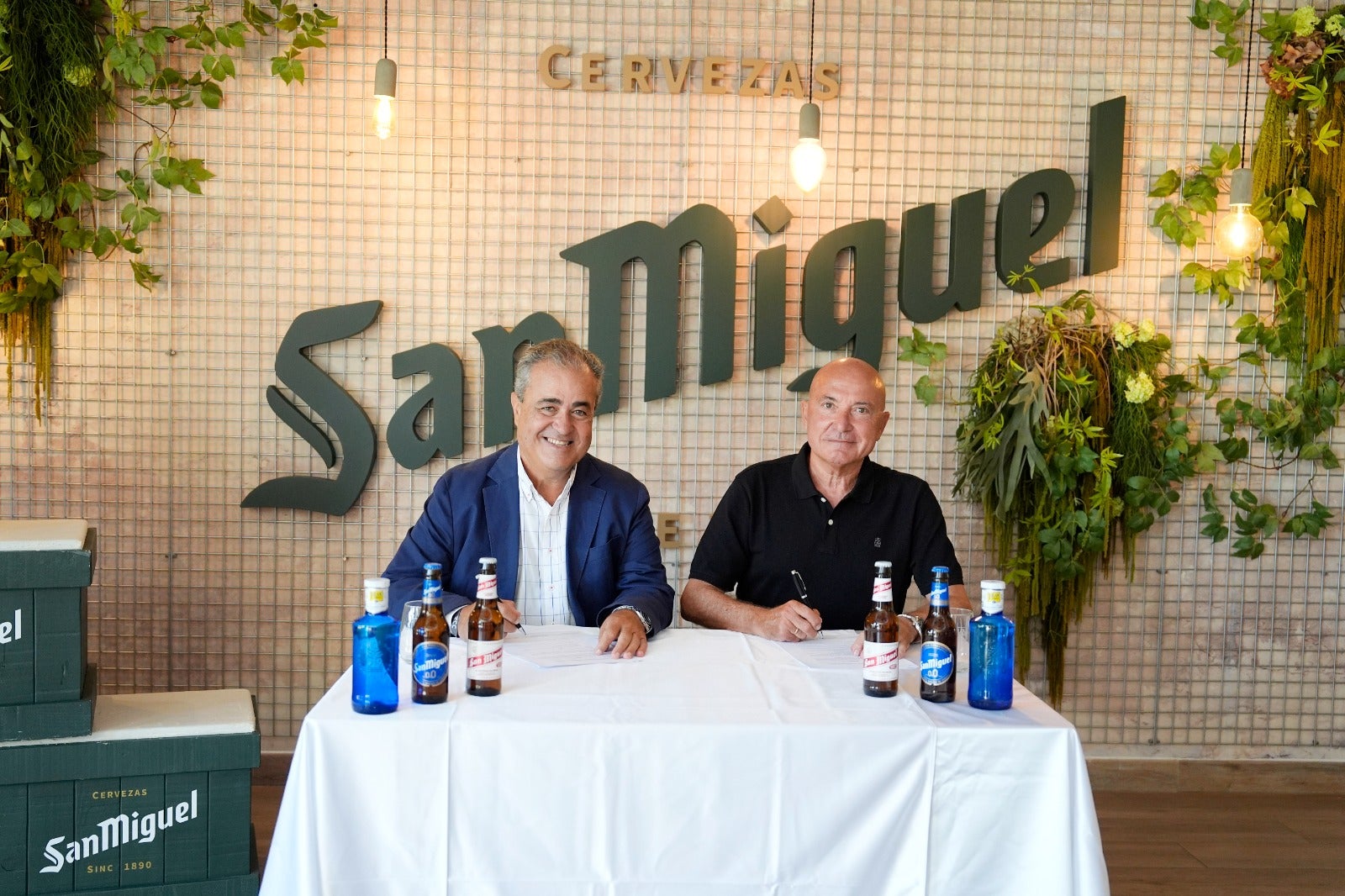 San Miguel y Unicaja Baloncesto renuevan por cinco temporadas más San Miguel y Unicaja Baloncesto renuevan por cinco temporadas más