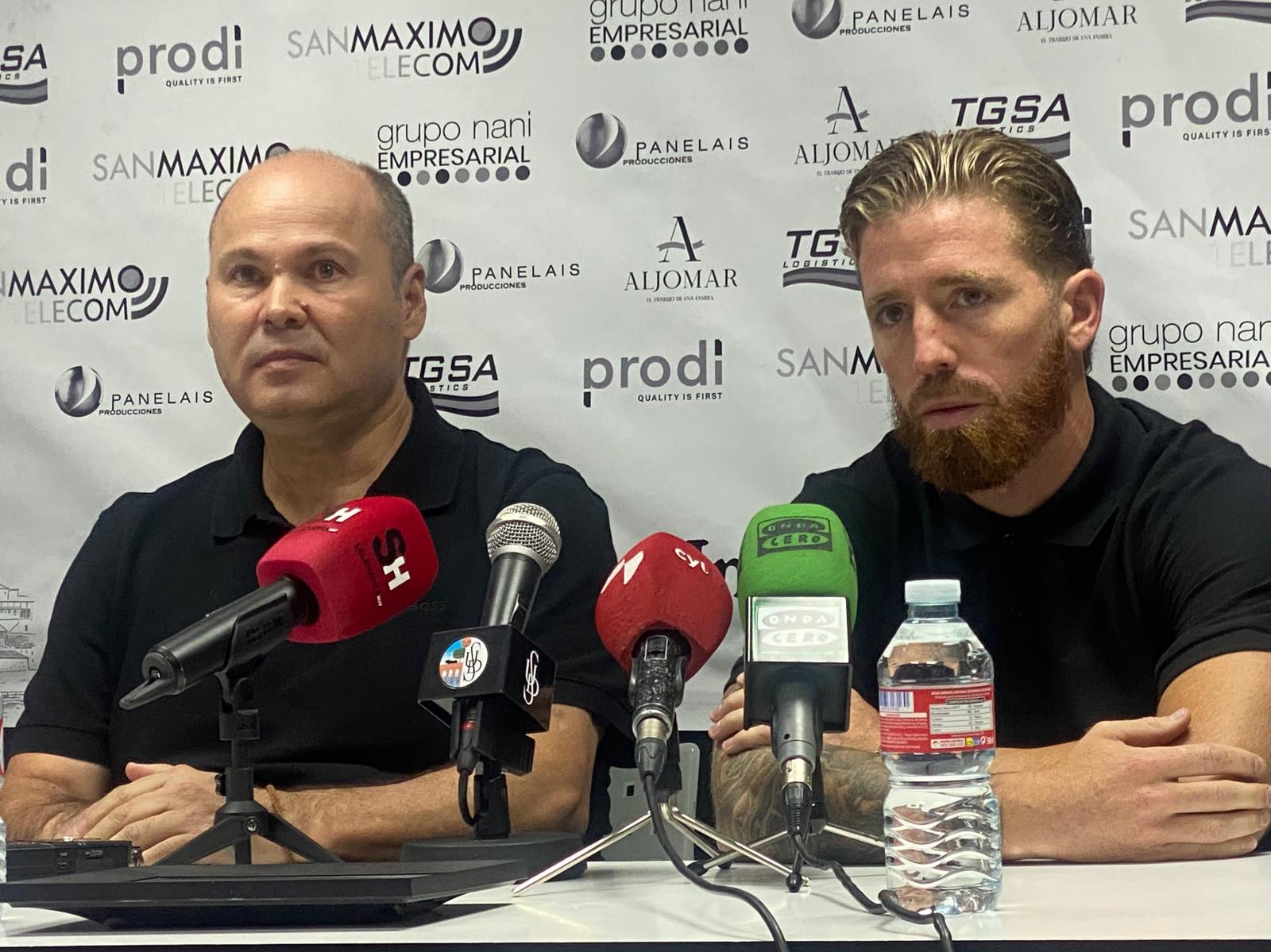 Manuel Lovato (presidente del Salamanca UDS) e Iker Muniain (técnico del equipo salmantino) Manuel Lovato (presidente del Salamanca UDS) e Iker Muniain (técnico del equipo salmantino)