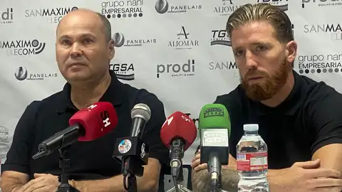Manuel Lovato (presidente del Salamanca UDS) e Iker Muniain (técnico del equipo salmantino) Manuel Lovato (presidente del Salamanca UDS) e Iker Muniain (técnico del equipo salmantino)