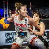 Marta Canella, en un partido con España