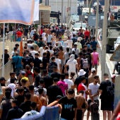 Un número de inmigrantes en suelo español en Ceuta, este viernes. 