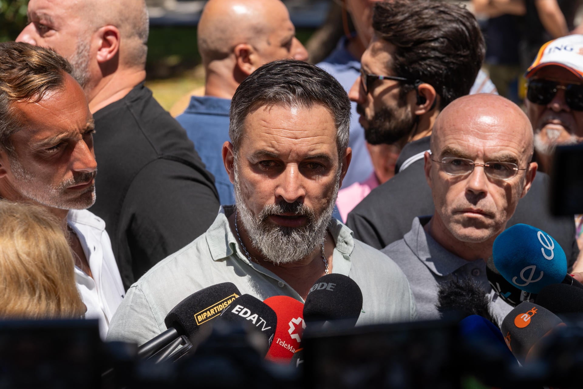 Abascal pide "militarizar permanentemente" la frontera de Ceuta porque hay "miles de españoles atemorizados" Abascal pide "militarizar permanentemente" la frontera de Ceuta porque hay "miles de españoles atemorizados"