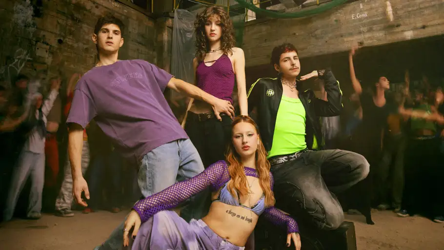 Música, baile y amistad: 'A fuego' llega a los cines el 21 de agosto para celebrar la juventud y la libertad Música, baile y amistad: 'A fuego' llega a los cines el 21 de agosto para celebrar la juventud y la libertad