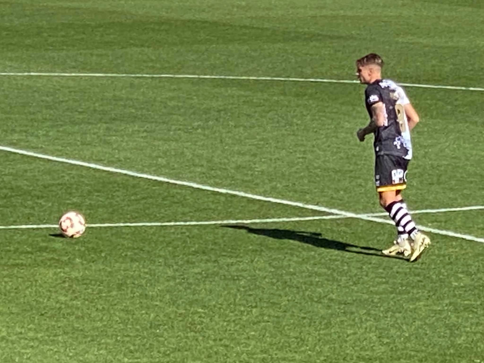 El futbolista, a punto de sacar una falta durante su campaña en el cuadro charro El futbolista, a punto de sacar una falta durante su campaña en el cuadro charro