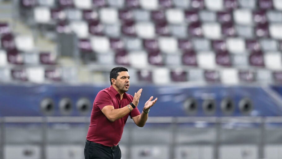 El exjugador Cosmin Contra