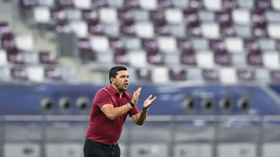El exjugador Cosmin Contra El exjugador Cosmin Contra