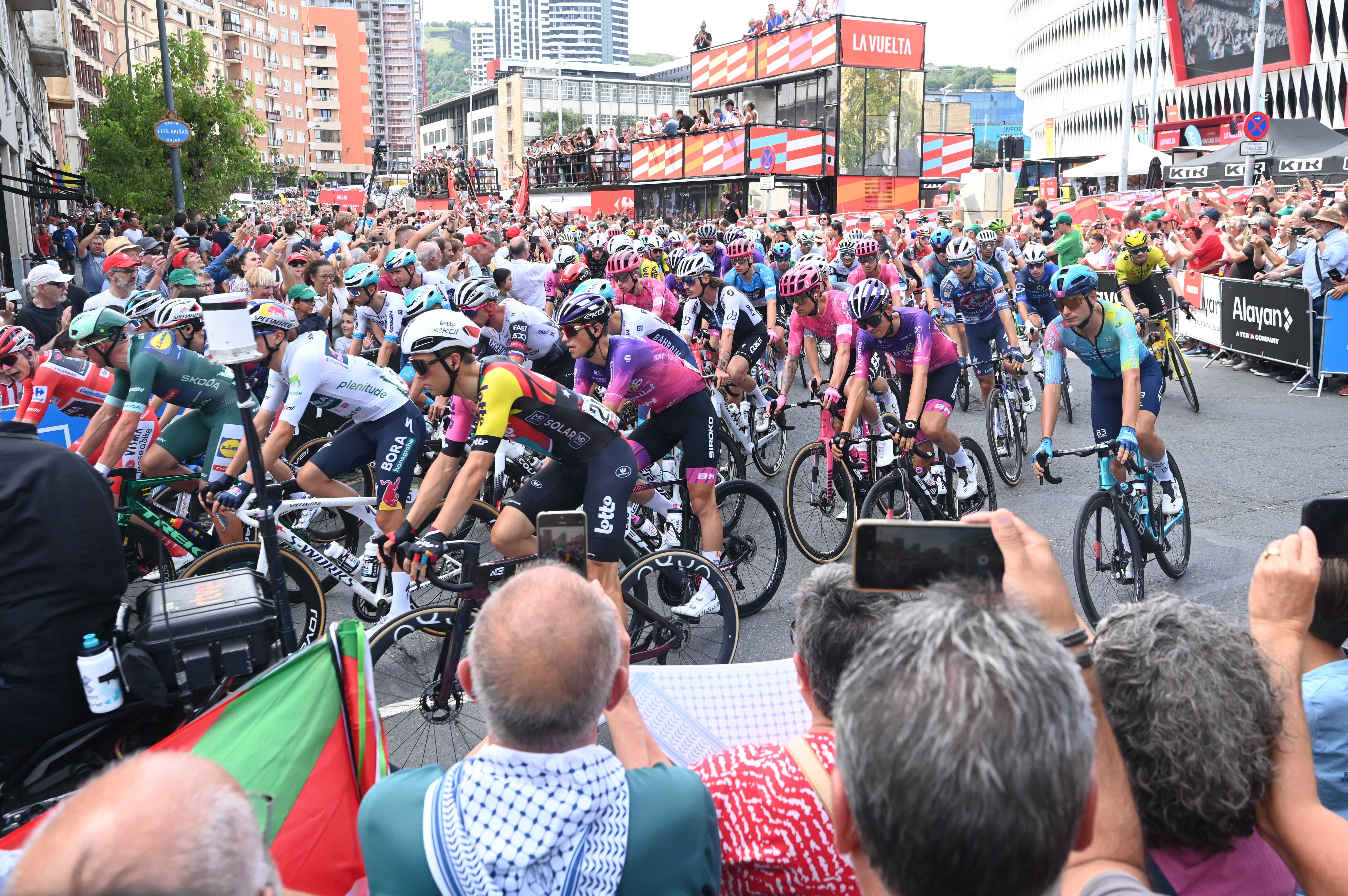 Javier Guillén ante la posible presencia de Pogačar en La Vuelta: "Este año somos especialmente optimistas" Javier Guillén ante la posible presencia de Pogačar en La Vuelta: "Este año somos especialmente optimistas"