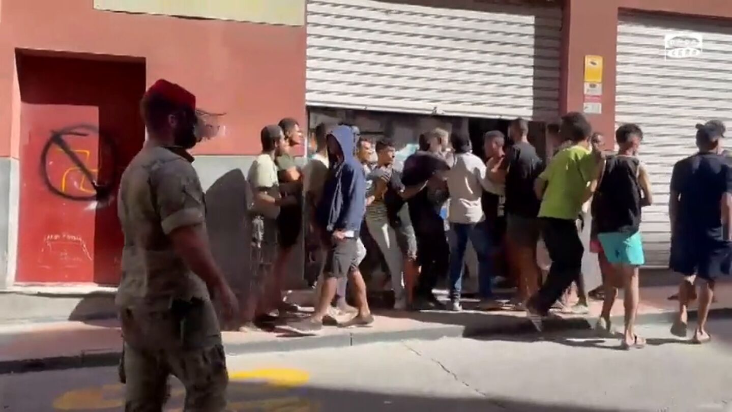 La Legión interviene tras un saqueo en un comercio cercano al CETI de Ceuta