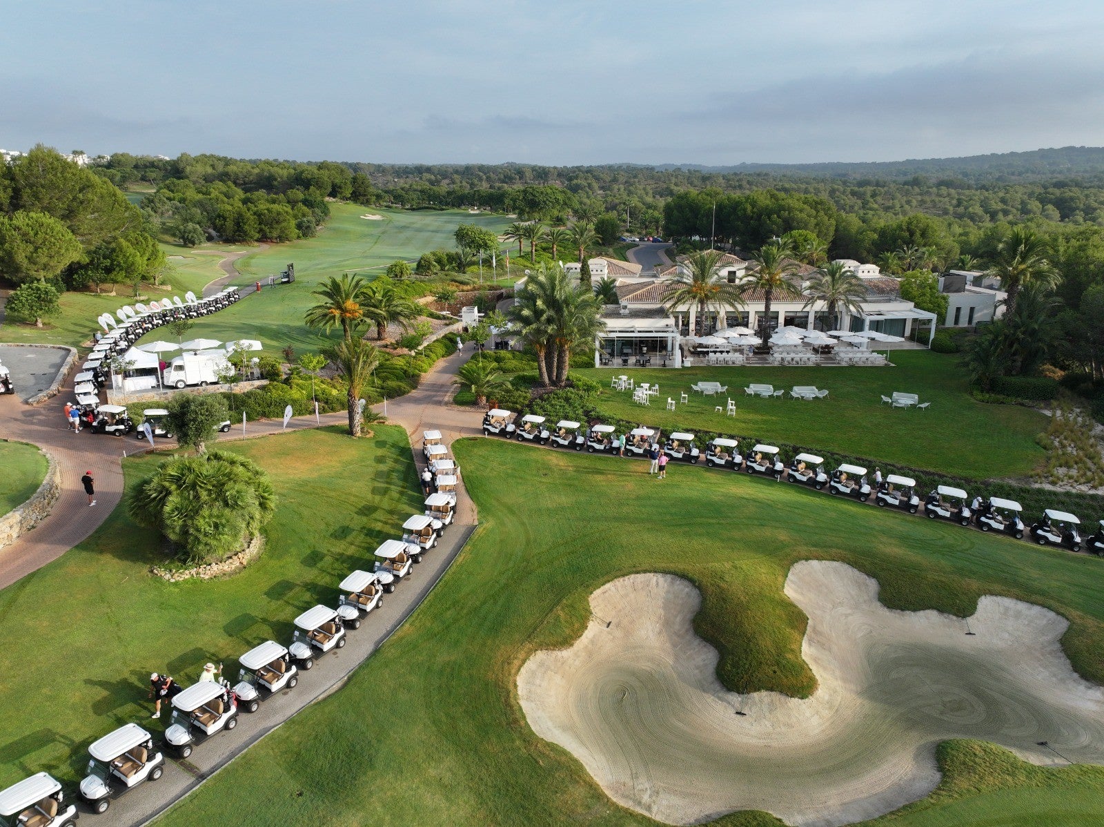 El Torneo de golf 15º aniversario de Las Colinas reunió a 115 jugadores en una jornada repleta de deporte y diversión El Torneo de golf 15º aniversario de Las Colinas reunió a 115 jugadores en una jornada repleta de deporte y diversión