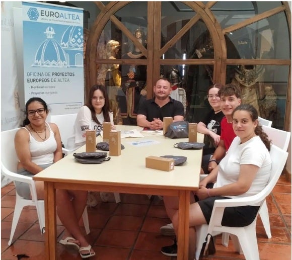 Hacer amigos, descubrir Europa y volver a conectar con las personas, objetivos del Erasmus+ que vivirán este verano 6 jóvenes de Altea en Rumanía Hacer amigos, descubrir Europa y volver a conectar con las personas, objetivos del Erasmus+ que vivirán este verano 6 jóvenes de Altea en Rumanía