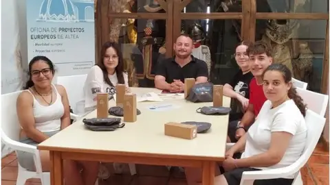 Hacer amigos, descubrir Europa y volver a conectar con las personas, objetivos del Erasmus+ que vivirán este verano 6 jóvenes de Altea en Rumanía Hacer amigos, descubrir Europa y volver a conectar con las personas, objetivos del Erasmus+ que vivirán este verano 6 jóvenes de Altea en Rumanía