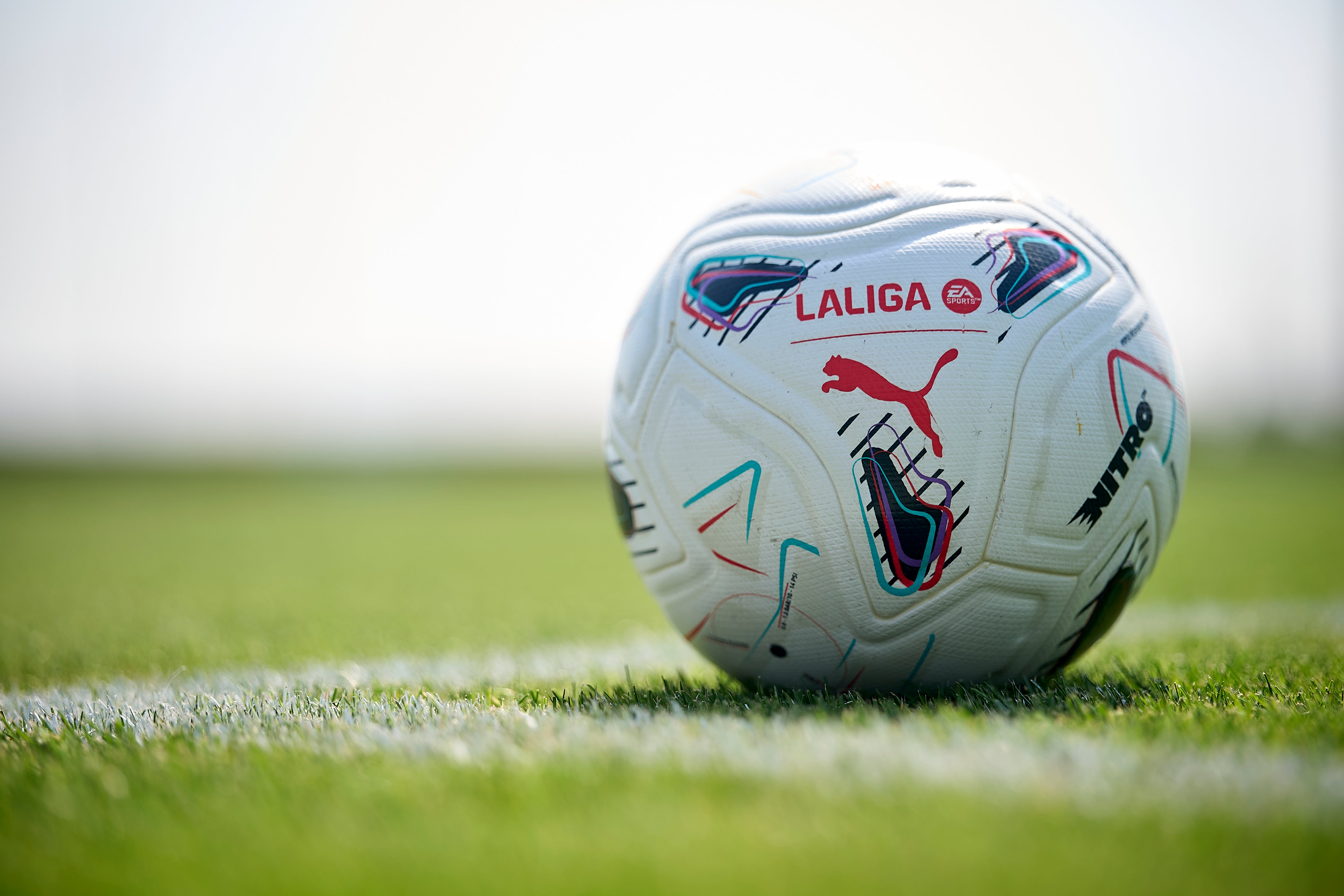 Así serán las nuevas normas para el fútbol español: menos pérdidas de tiempo y adiós al doble toque en los penaltis Así serán las nuevas normas para el fútbol español: menos pérdidas de tiempo y adiós al doble toque en los penaltis