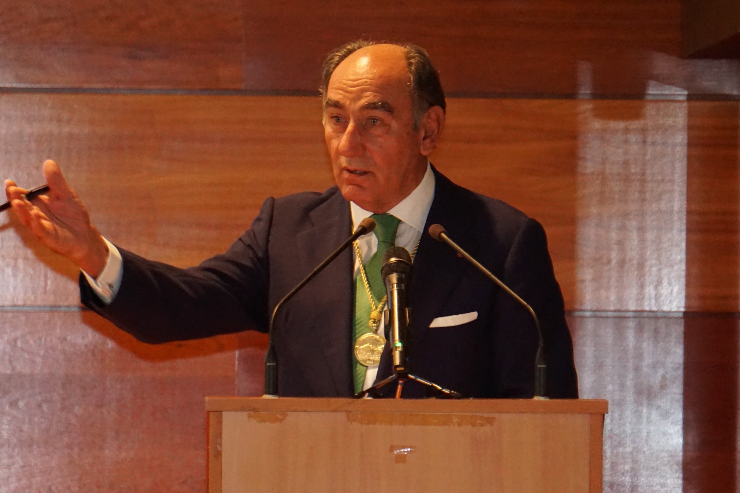 Ignacio Galán recibe la Medalla de Oro de los Cursos de La Granda por su trayectoria profesional Ignacio Galán recibe la Medalla de Oro de los Cursos de La Granda por su trayectoria profesional