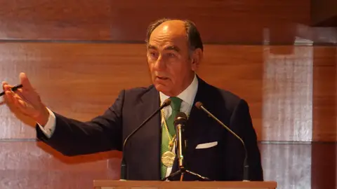 Ignacio Galán recibe la Medalla de Oro de los Cursos de La Granda por su trayectoria profesional Ignacio Galán recibe la Medalla de Oro de los Cursos de La Granda por su trayectoria profesional