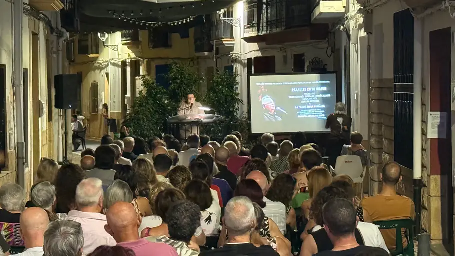Josep Lanuza presenta el “XXIV Encontre de Poesia al Carrer” de La Nucía Josep Lanuza presenta el “XXIV Encontre de Poesia al Carrer” de La Nucía
