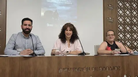 Magacela revive su pasado con artesanía, música o teatro de calle de la mano de 'Magadieval' Magacela revive su pasado con artesanía, música o teatro de calle de la mano de 'Magadieval'
