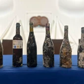 Las botellas se han sumergido en la marina del Club Mediterráneo Las botellas se han sumergido en la marina del Club Mediterráneo