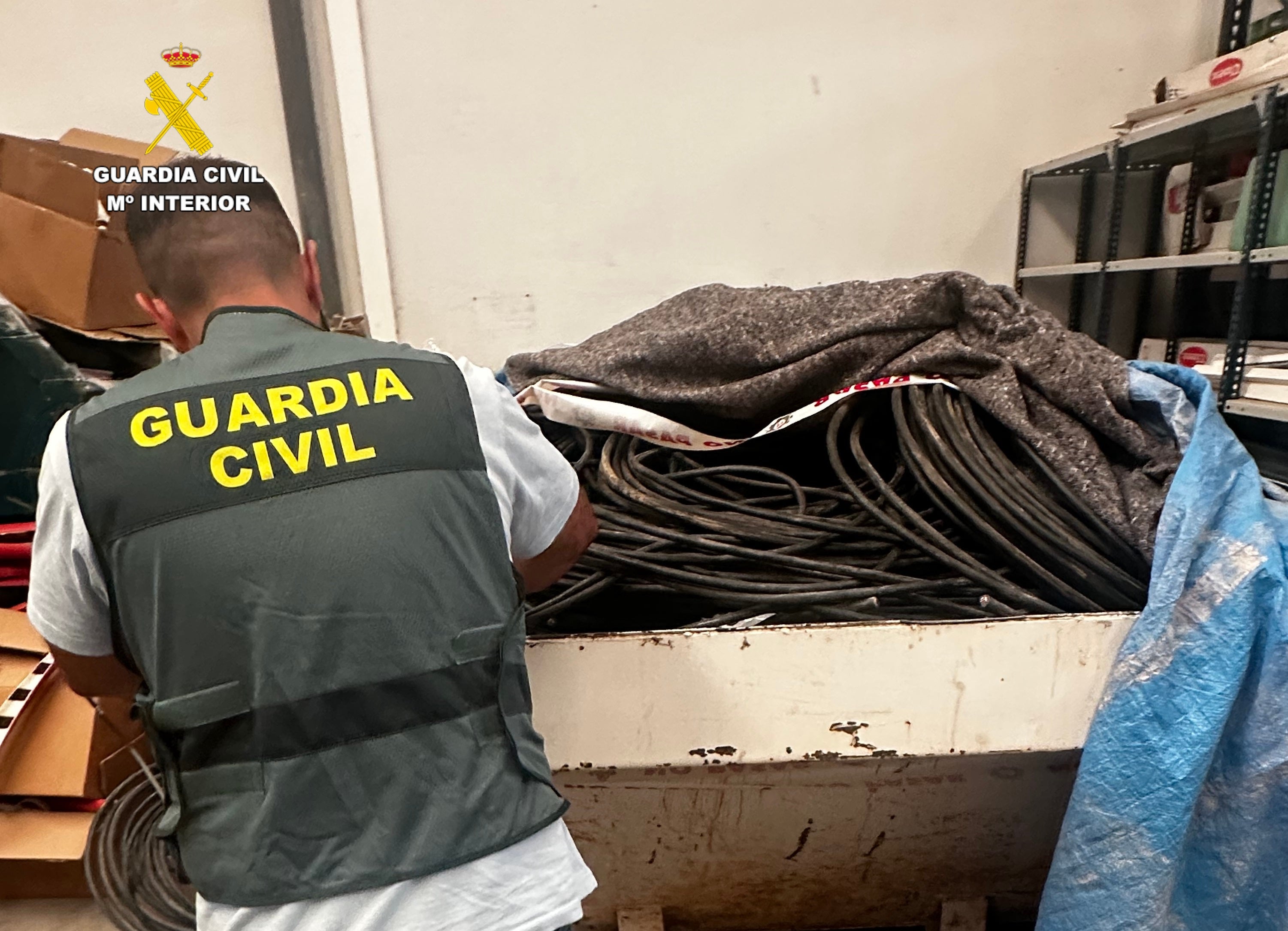 Investigados en Valencia once trabajadores de una empresa de mantenimiento eléctrico por robar cobre Investigados en Valencia once trabajadores de una empresa de mantenimiento eléctrico por robar cobre