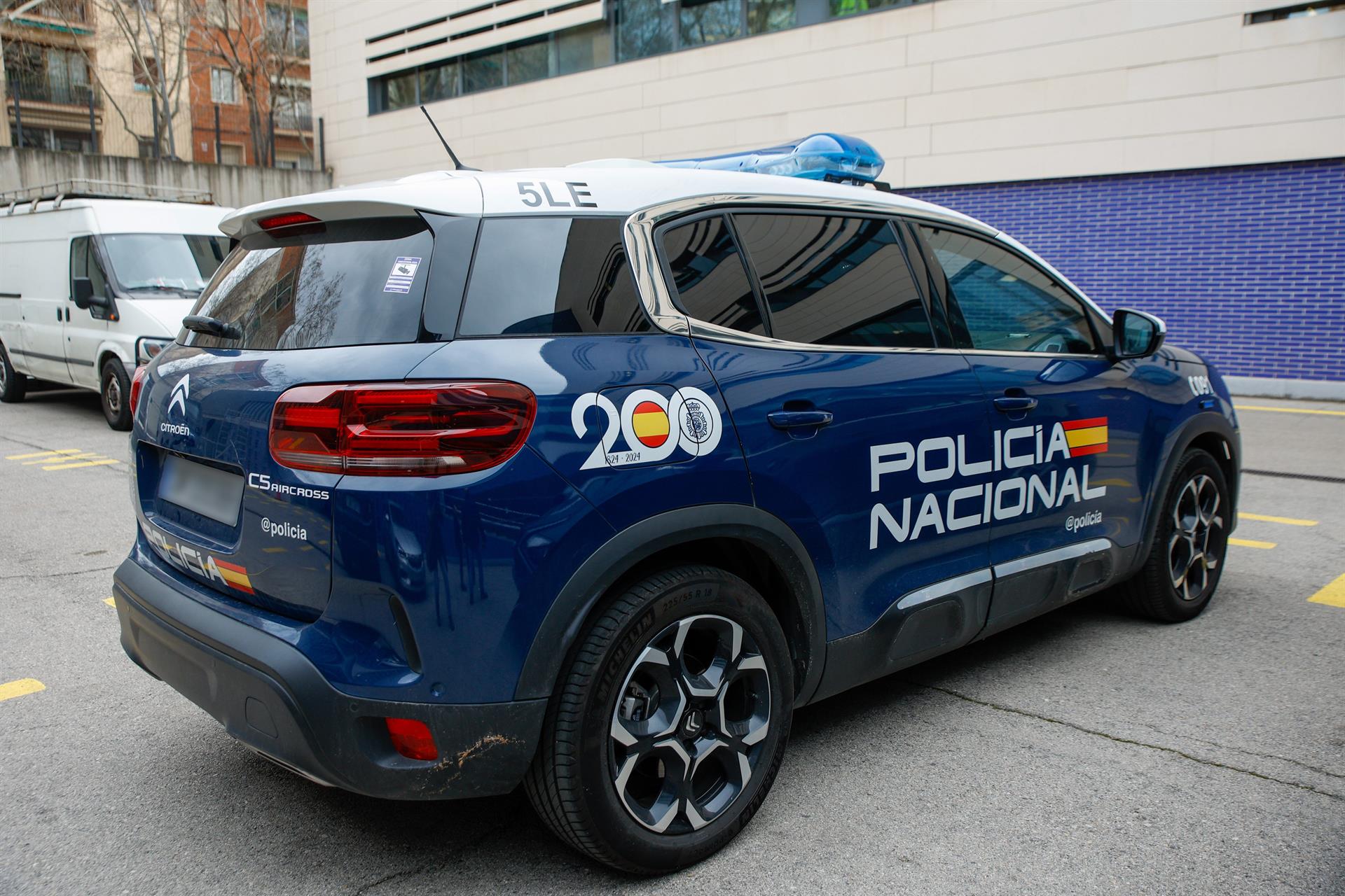 La Policía Nacional rescata en pleno agosto a un bebé del interior de un vehículo La Policía Nacional rescata en pleno agosto a un bebé del interior de un vehículo