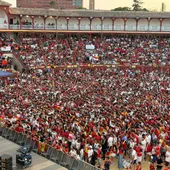 Aficionados en la Plaza de Toros de Ciudad Real viendo la final del Mundial de fútbol Aficionados en la Plaza de Toros de Ciudad Real viendo la final del Mundial de fútbol