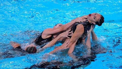 El equipo espa&ntilde;ol de nataci&oacute;n art&iacute;stica durante la final de la rutina acrob&aacute;tica