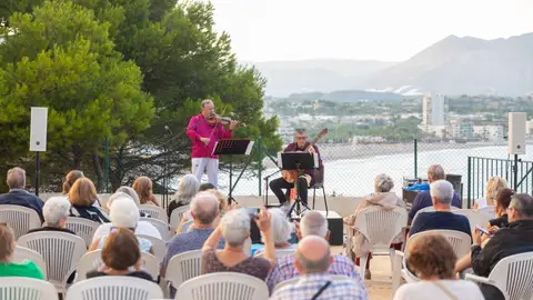 Cuatro escenarios con encanto para celebrar la X edición de ‘Conciertos a la llum de la lluna’ en l’Alfàs Cuatro escenarios con encanto para celebrar la X edición de ‘Conciertos a la llum de la lluna’ en l’Alfàs