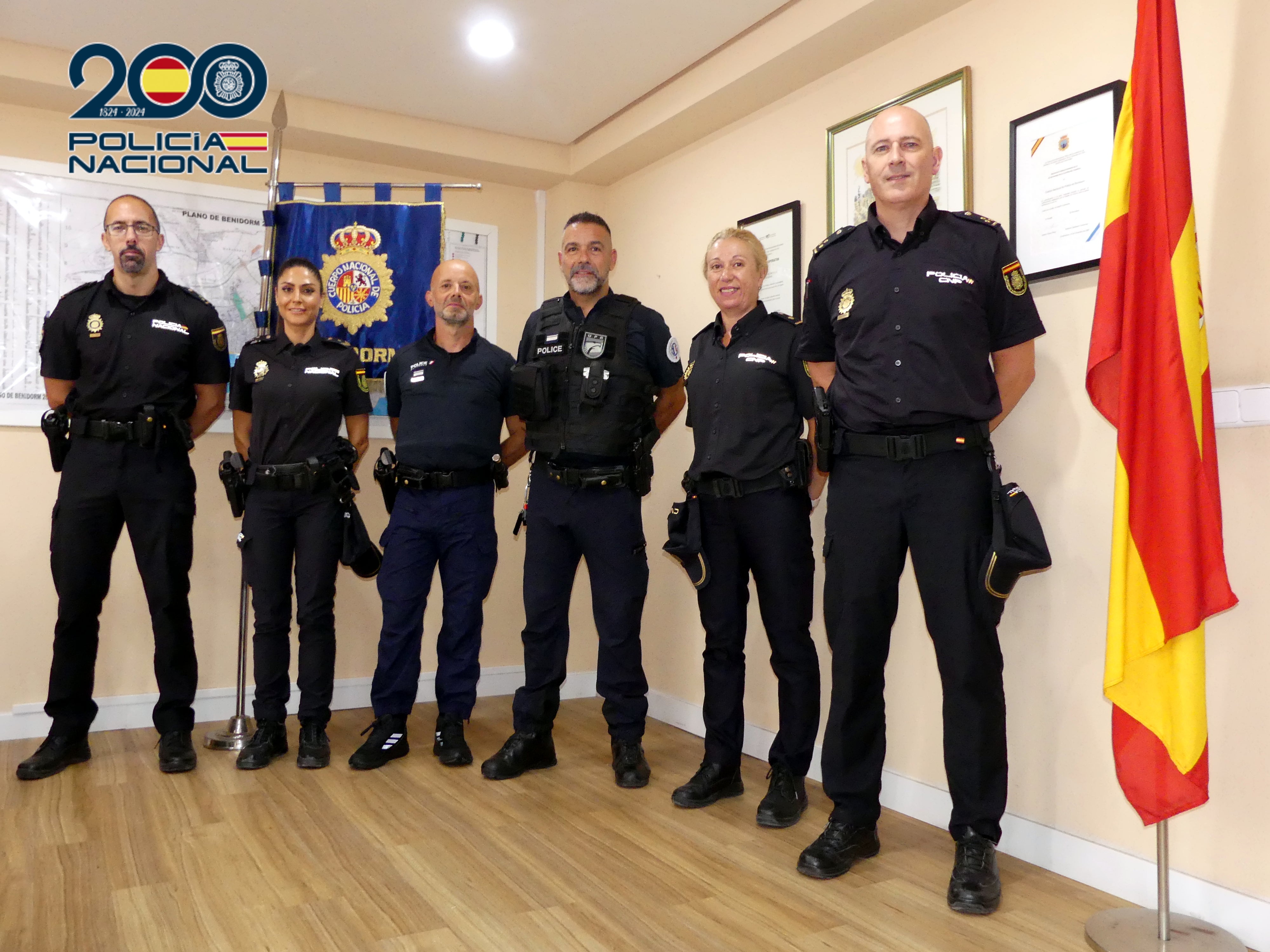Agentes de la Policía Nacional y de la Police Nationale de Francia patrullan juntos en Benidorm para reforzar la atención a los turistas Agentes de la Policía Nacional y de la Police Nationale de Francia patrullan juntos en Benidorm para reforzar la atención a los turistas