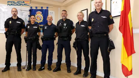 Agentes de la Policía Nacional y de la Police Nationale de Francia patrullan juntos en Benidorm para reforzar la atención a los turistas Agentes de la Policía Nacional y de la Police Nationale de Francia patrullan juntos en Benidorm para reforzar la atención a los turistas