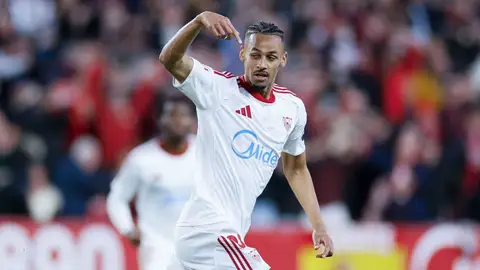 Con Sow cerca del Genoa, el Sevilla puja por Kochorashvili Con Sow cerca del Genoa, el Sevilla puja por Kochorashvili