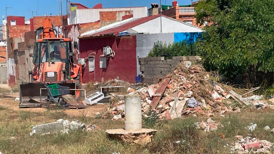 M&aacute;quina limpiando en l'Alquerieta