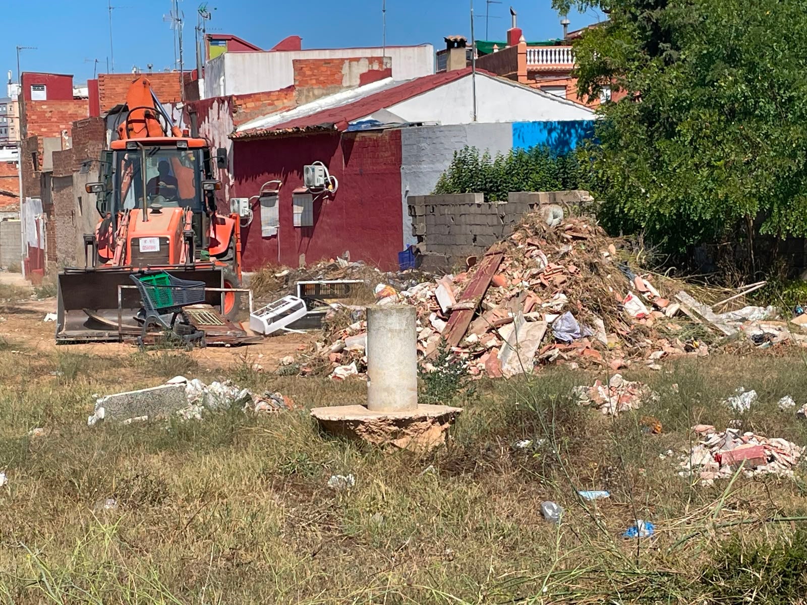 Alzira intensifica la lucha contra el incivismo con un nuevo operativo integral de limpieza en l'Alquerieta Alzira intensifica la lucha contra el incivismo con un nuevo operativo integral de limpieza en l'Alquerieta