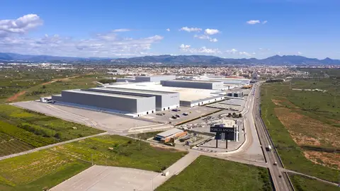 Porcelanosa supera los 100 millones de EBITDA y aumenta un 18,6 % sus inversiones industriales y comerciales Porcelanosa supera los 100 millones de EBITDA y aumenta un 18,6 % sus inversiones industriales y comerciales