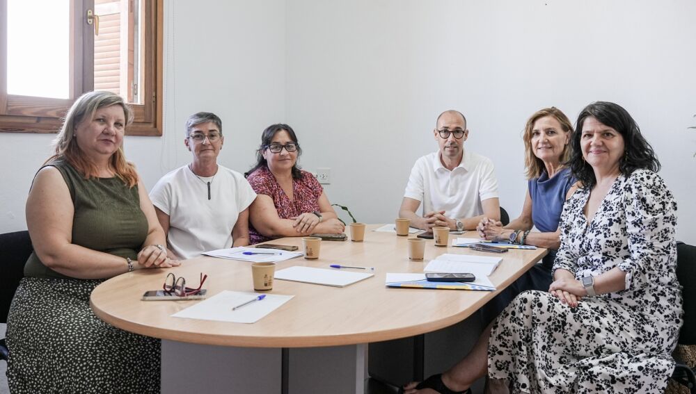 Imagen de la reunión en el Consell con la adjunta del Defensor del Pueblo, Patricia Bárcenas