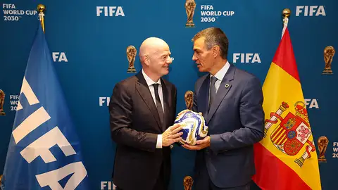 Imagen de archivo de Gianni Infantino y Pedro Sánchez. Imagen de archivo de Gianni Infantino y Pedro Sánchez.